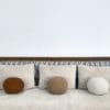 plusieurs coussins ronds ophélia terracotta camel blanc